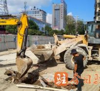 日两个美女嫩逼视频免费看高温下的坚守｜道路建设者用汗水铺就畅通路